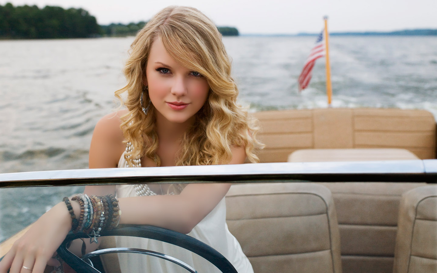 taylor_swift-1440x900-desktopwidescreenwallpaper.jpg
