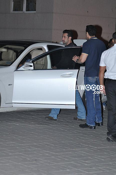 Salman_Khan_returns_from_Jodhpur_Hearing 6.jpg